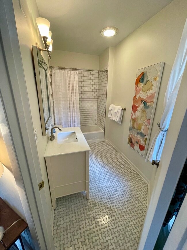 Photo - 916 W Wisconsin St Unit #3