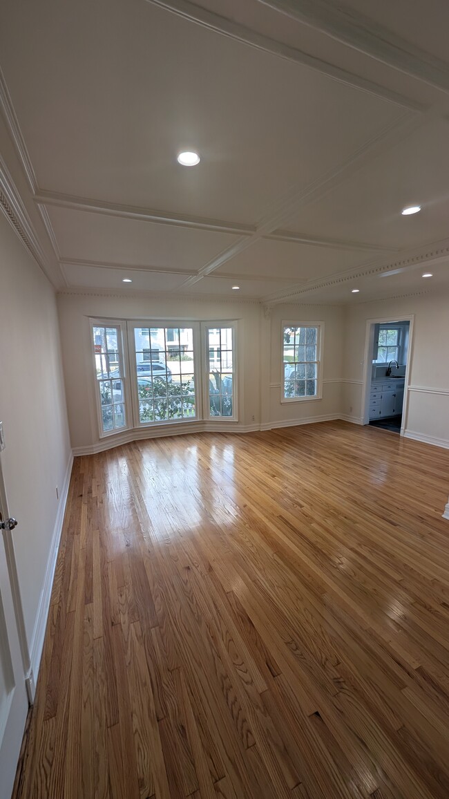 Living Room Dining Room - 10550 Moorpark St Apartamentos Unidad 10550