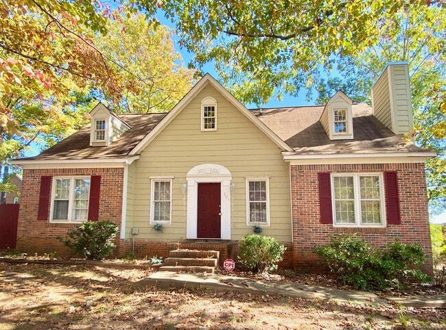 Building Photo - 201 Chadford Rd Rental