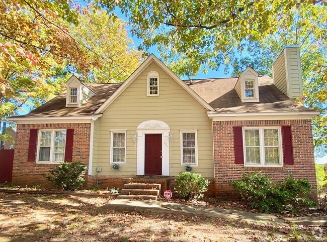 Building Photo - 201 Chadford Rd Rental
