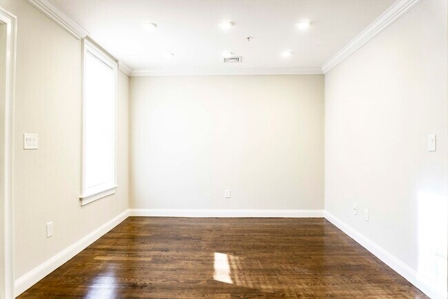 Photo - 75 Morris St Unit 1