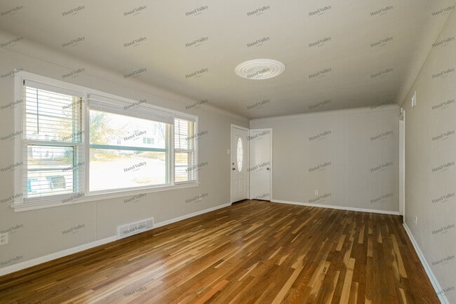 Photo - 2564 Shirley Ave