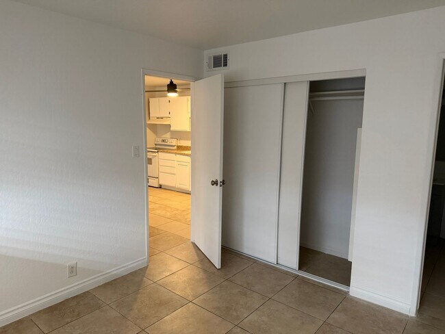 3720 Royal Crest St Unit 05