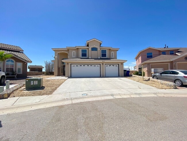 Building Photo - West El Paso LARGE 4bed/3.5bath 3 Car Garage Home-VIEWS!