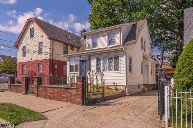 Photo - 1379 Garfield Pl