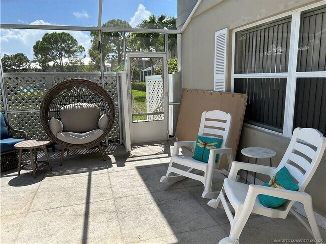 Photo - 2807 SW Lakemont Pl