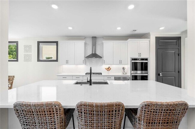 Photo - 520 Walden Glen Ln