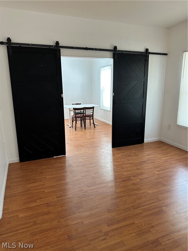 Photo - 1439 E 31st St