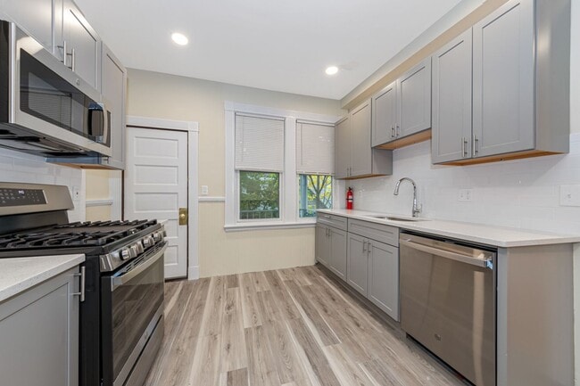 Photo - No Brokers Fee, In-Unit Washer and Dryer Recently Renovated