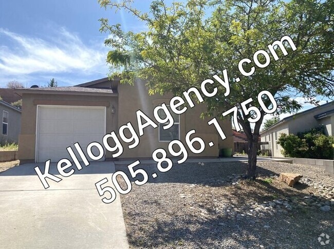 Building Photo - Spacious 3BR/2Bath/2Living - 1 Car Garage Rental