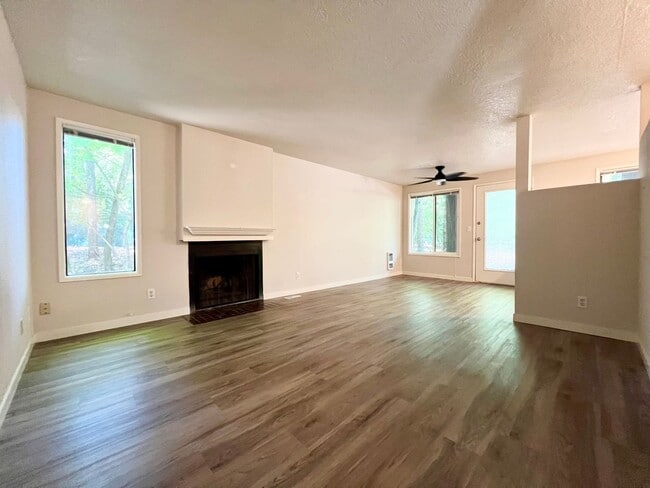 Photo - Charming Updated 2 Bed/1 Bath Condo in Tranquil Lake Oswego! Unit 6951