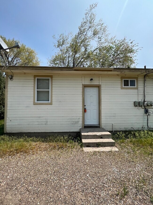 Building Photo - Charming 2 bed 1 bath!