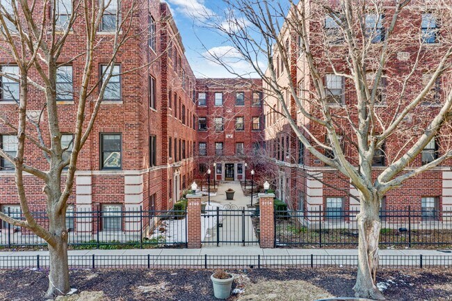 Photo - 3712 N Sheffield Ave Condo