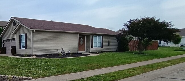 Building Photo - Freshly Renovated Home With Man Cave In Trenton OH