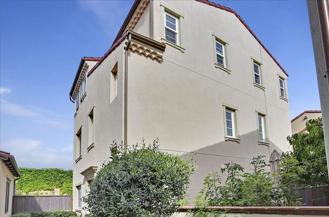 Building Photo - For Rent: Spacious 4BR/3.5BA Newer Home in...