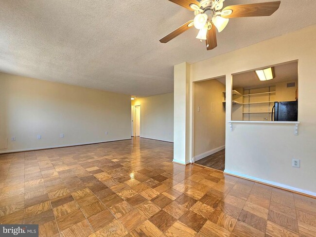 Photo - 2059 Huntington Ave Unidad 409