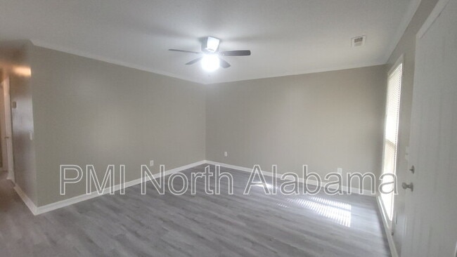 Building Photo - 1502 Barrington Rd NW Unit Apt A