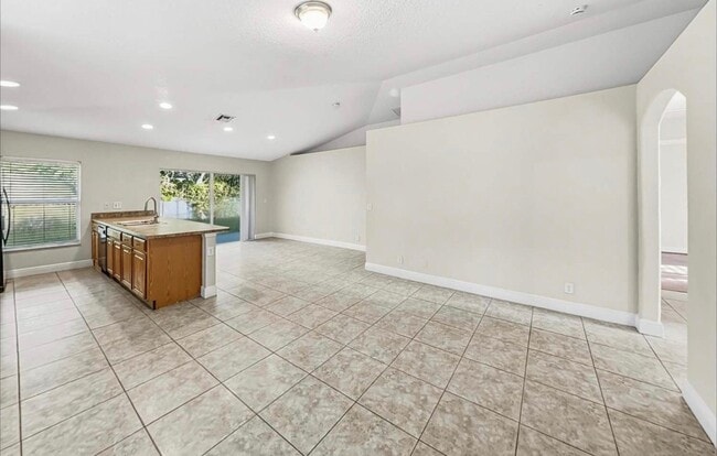 2611 Alexander Ave