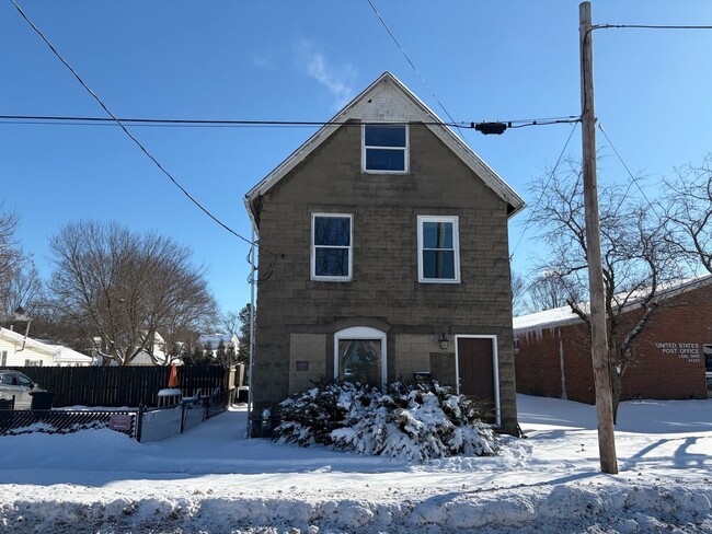 Building Photo - 145 Harris St Unit 145 1/2