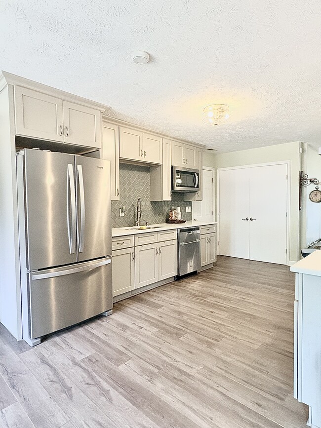 Photo - 372 Woodberry Cir