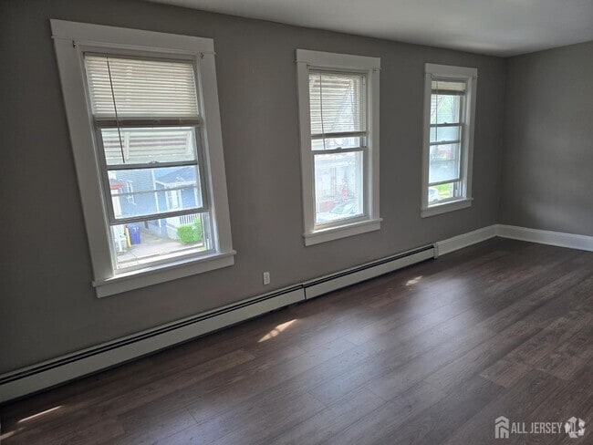 Building Photo - 450 Hall Ave Rental