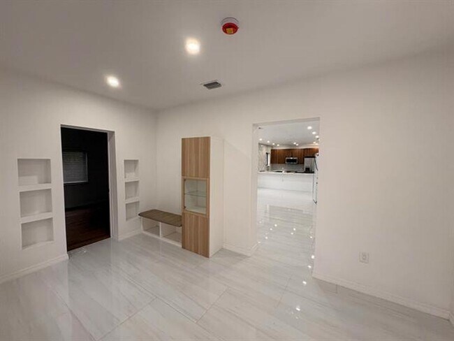 Photo - 1721 SW 12th St