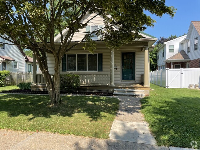 Building Photo - 139 Maple Ave Rental