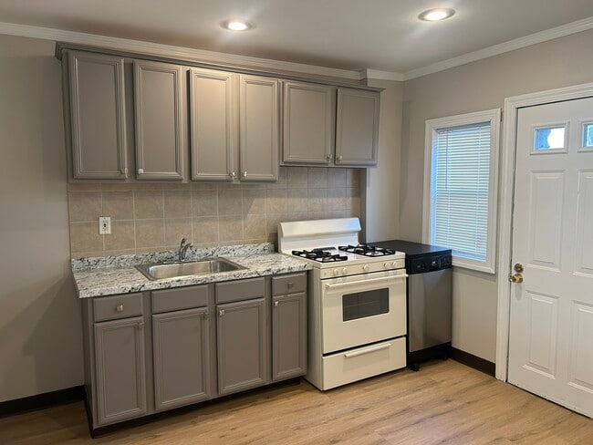 Photo - 3290 Tilton St