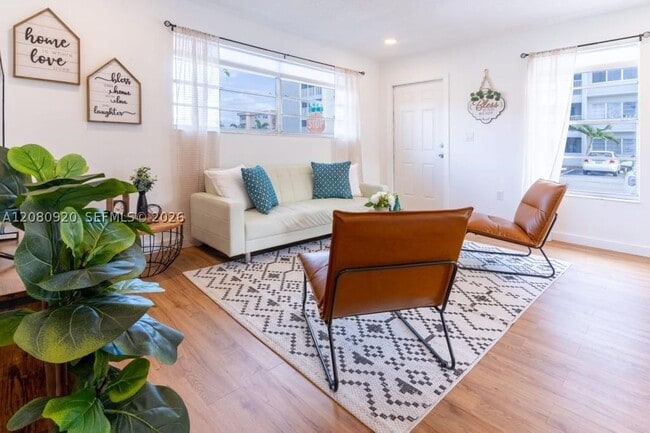 329 SE 2nd St Unit 1-2
