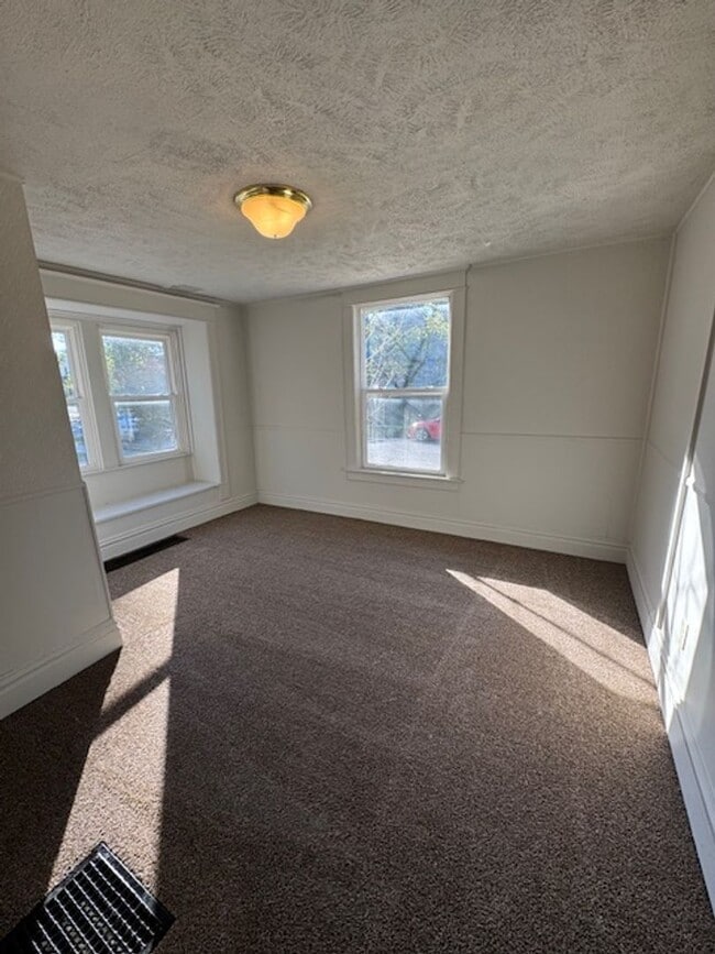 Photo - 1150 Kinnaird Ave