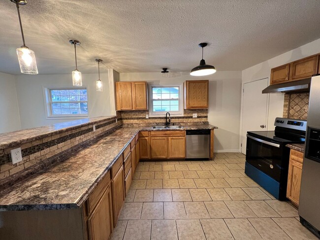 Photo - COMING SOON- 4bed/1.5bath for rent!