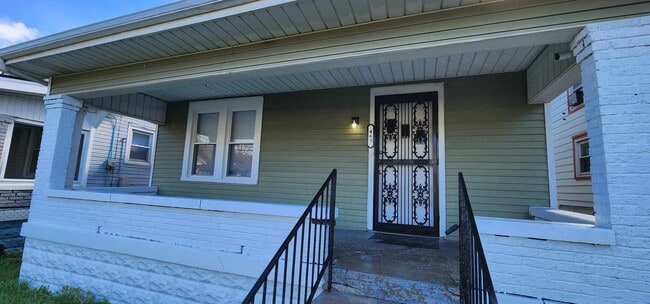 Building Photo - Fully Renovated Home! 3 Bedroom with Basem...