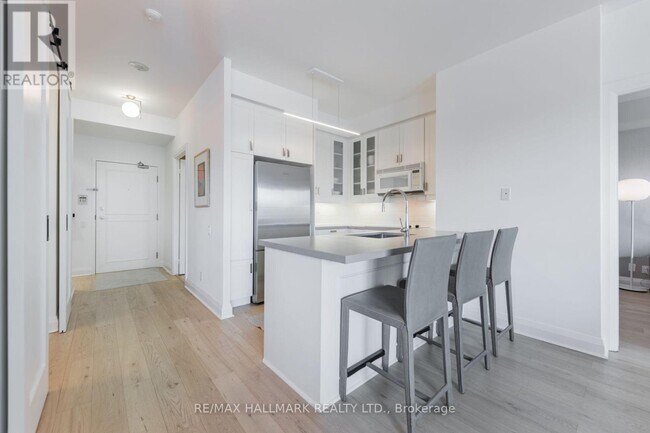 Photo - 20 Scrivener Square Unit 502