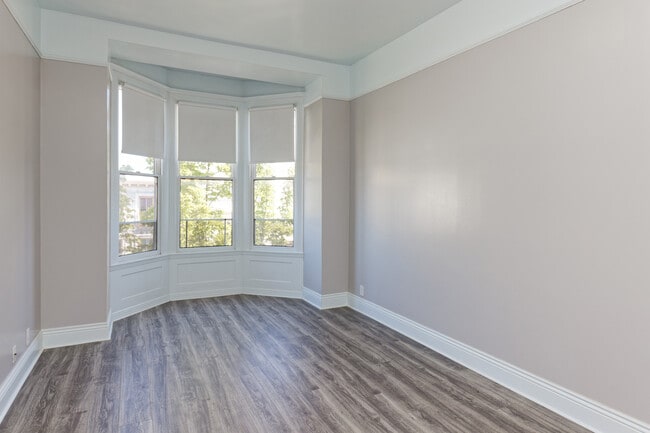 Photo - 337-341 Georgia St