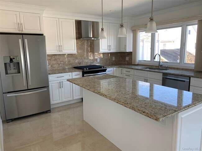 Photo - 97 Gainsborg Ave E