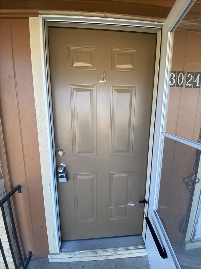 Photo - 3024 Elgin St Unit 4