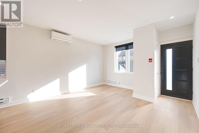 Photo - 160 Tyrrel Ave