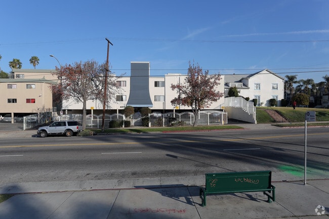 Primary Photo - 4015 W Adams Blvd Rental