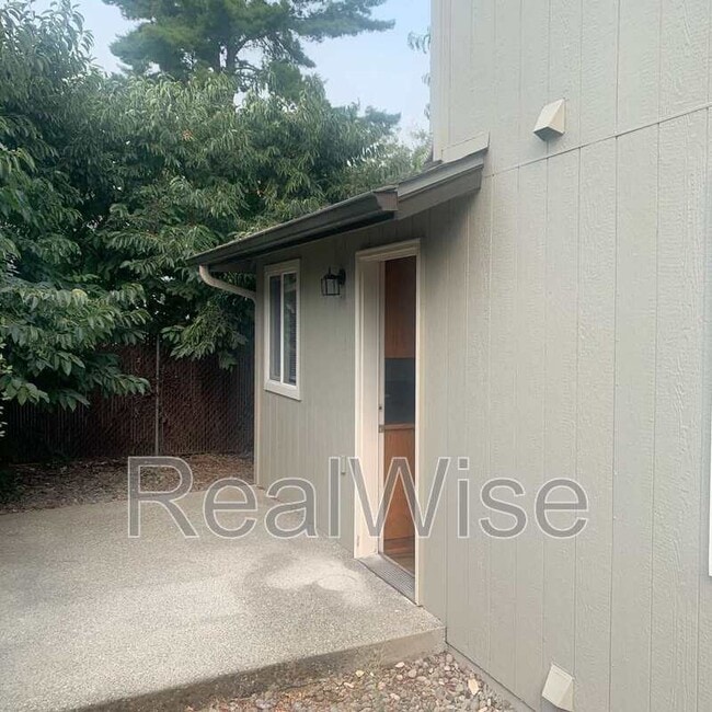 Photo - 210 3rd St