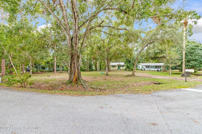Building Photo - 6725 Blue Jay Ln