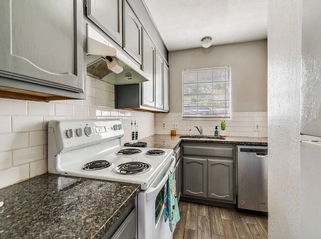 Photo - 7500 Chapin Rd