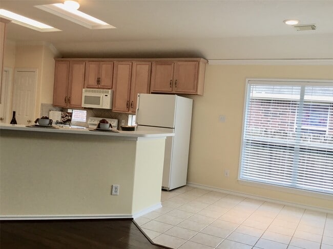 Photo - 114 N Queenscliff Cir
