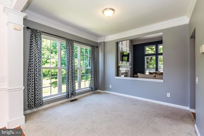 Photo - 684 Churchill Rd