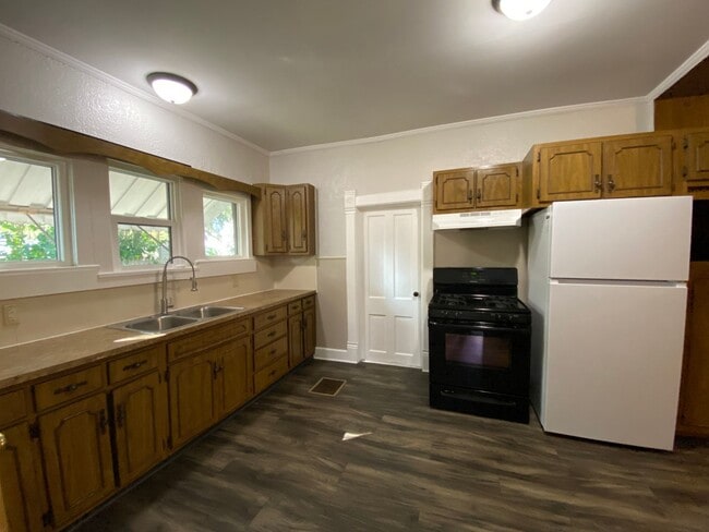 Photo - 512 E Douglas St