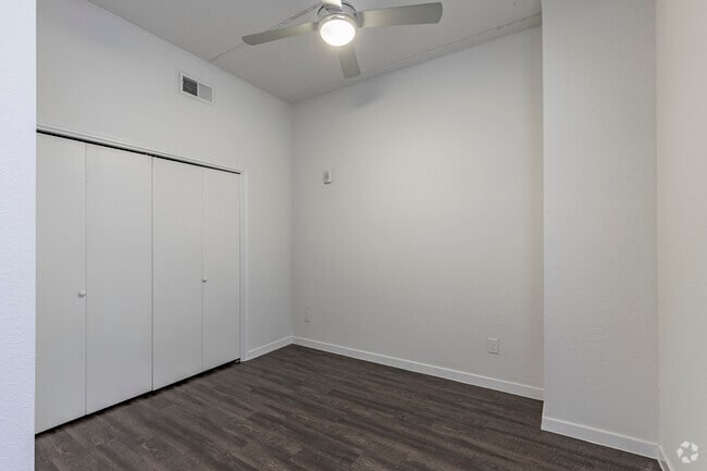 1BR, 1BA - 632 SF
