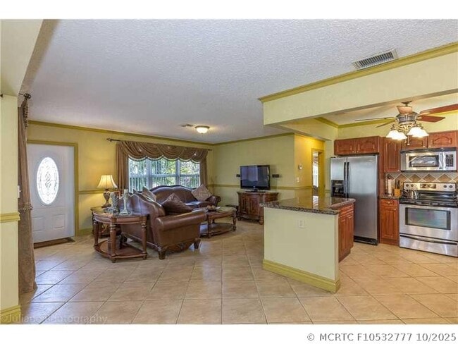160 SE 12th St