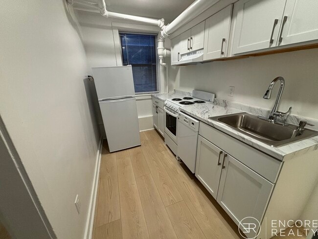 Building Photo - 19 Peterborough St Unit A