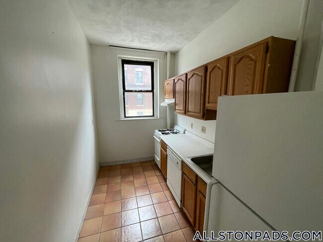 Building Photo - 1254 Commonwealth Ave