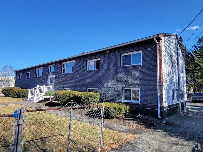 Building Photo - 12 Green St Unit 4 Rental