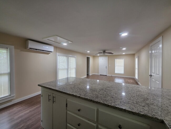 Photo - 1116 E Cameron Ave